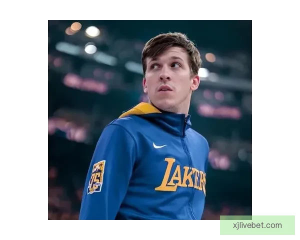 湖人首节崩盘惨输23分遭雷霆碾压里夫斯受伤离场引发担忧