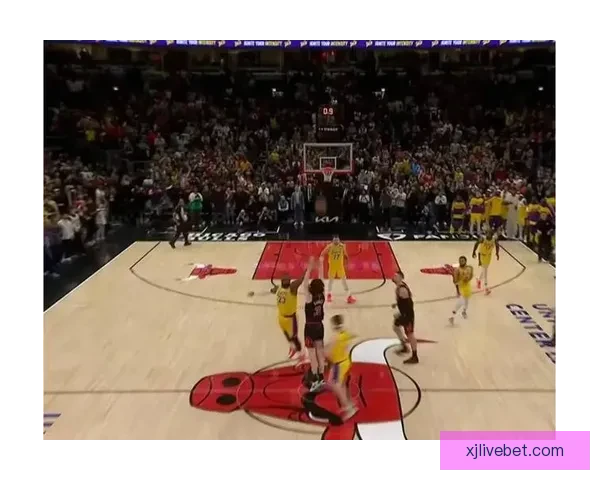 湖人首节崩盘惨输23分遭雷霆碾压里夫斯受伤离场引发担忧